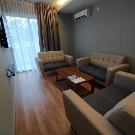 Telanai16 Lodge บันดาร์เสรีเบกาวัน ภายนอก รูปภาพ