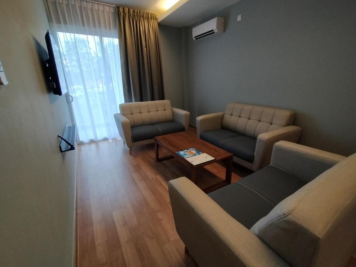 Telanai16 Lodge บันดาร์เสรีเบกาวัน ภายนอก รูปภาพ